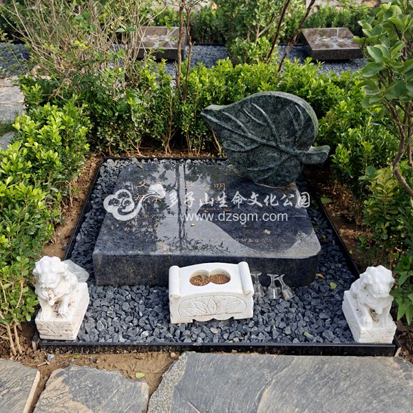 生态树葬卧碑